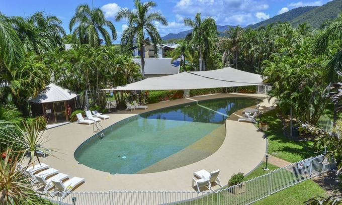 Palm Cove Apartment | Discover Red Cowrie Coral Coast with Oceanfront Bliss