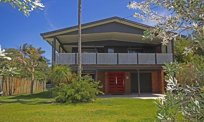 Marcoola House | Delightful Red Door Beach House: Pet & Child Friendly Retreat