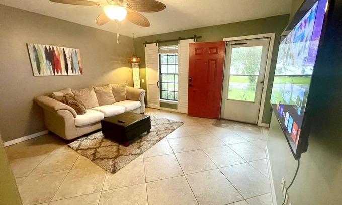 North Northwest Pensacola House | Pet-Friendly Red Door Bungalow - Just 15 Minutes to Beach