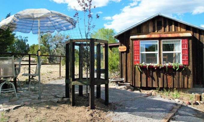 Catron County Cabin | Guest Rated: Red Door Cabin in Cruzville with Breakfast