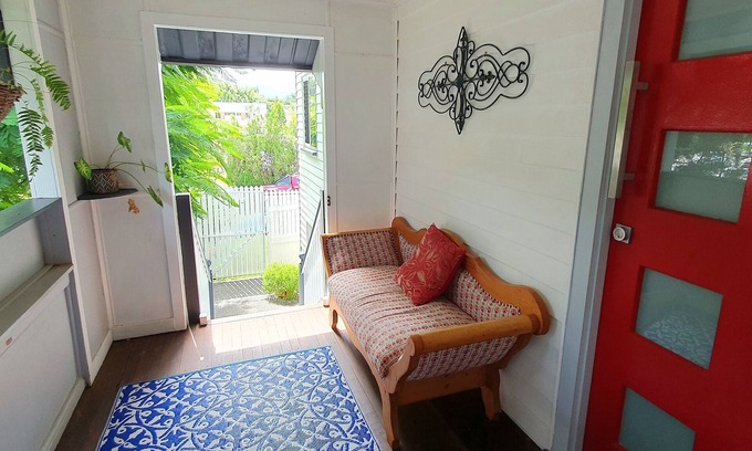 The Range House | Cozy Red Door Retreat: Ideal Family Home with Hot Tub