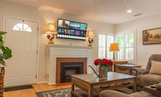 Camarillo Other | Unique Retreat at The Red Farmhouse with Family-Friendly Amenities