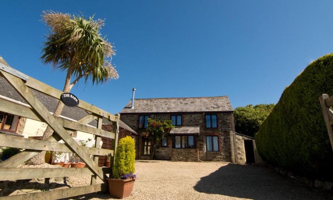 Goonhavern House | Pet-Friendly Getaway at Red Fox Barn - Rated 10/10