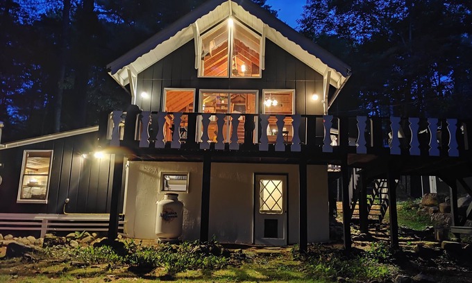 Jay Ski Chalet | Red Fox Chalet with access to lake, mountain trails and river