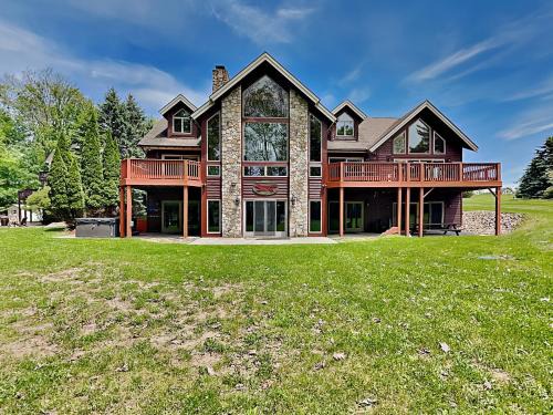 Waterfront Greens House | Relaxing Retreat at Red Fox with Private Pool & Pet Friendly