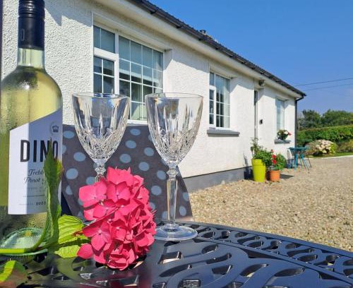 Buncrana House | Discover Red Gate Cottage: Family-Friendly Retreat Awaits