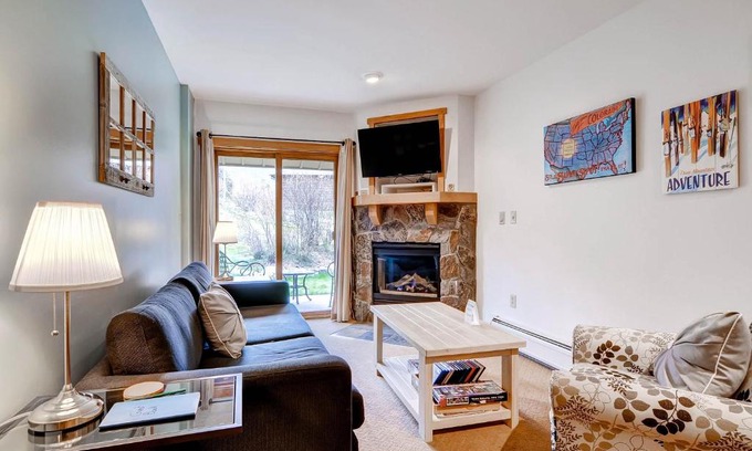 River Run Apartment | Discover Red Hawk Lodge 2207 with Pool and Hot Tub