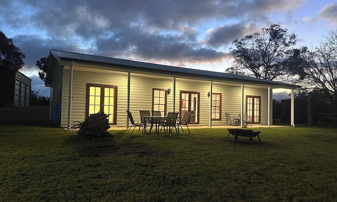 Evans Plains House | Relaxing Red Hill Farmstay Bathurst: Your Country Escape