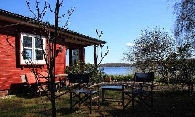 Alt Duvenstedt House | Idyllic RED Holiday Home at Bistensee - Family Friendly Retreat