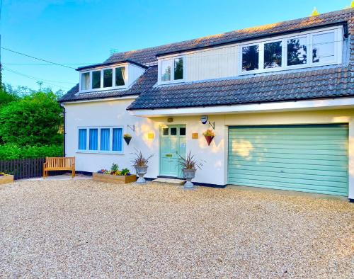 Aubourn Apartment | Serene Country Cottage with Scenic Views and Family-Friendly Fun