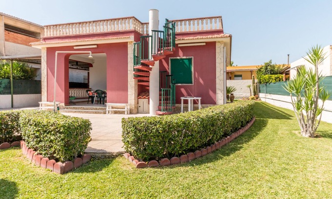 Piccio House | Beachside Retreat: Guest Rated 9.8 with Ocean Views