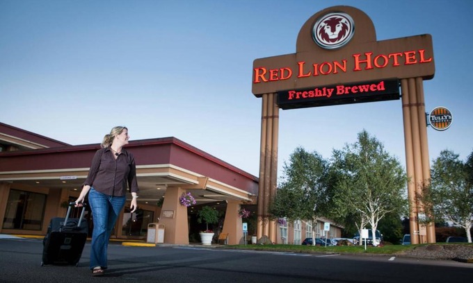 Kelso Hotel | Pet-Friendly Retreat at Red Lion Hotel Kelso by the Ocean