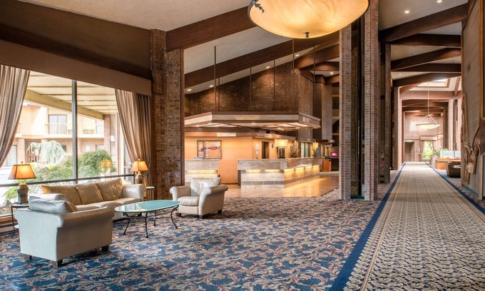 Pasco Hotel | Convenient Red Lion Hotel Pasco Airport & Conference Center