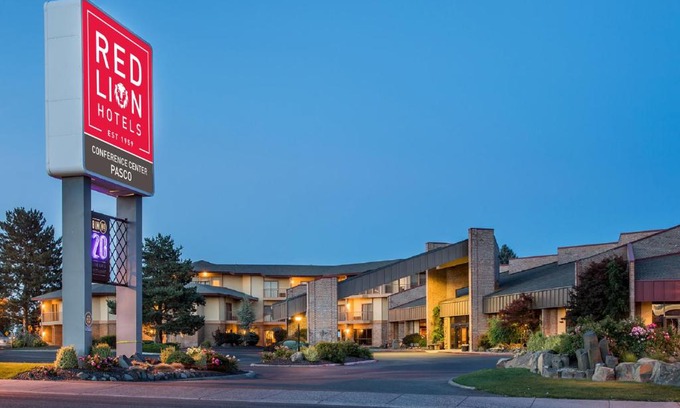 Pasco Hotel | Discover Red Lion Hotel Pasco Airport & Conference Center