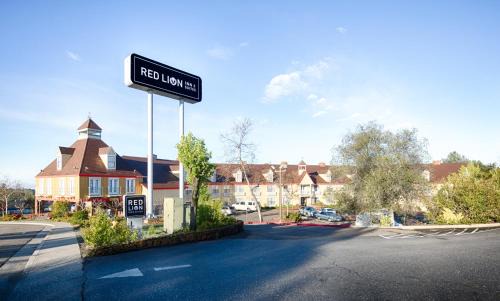 North Auburn Hotel | Pet-Friendly Getaway at Red Lion Inn & Suites Auburn