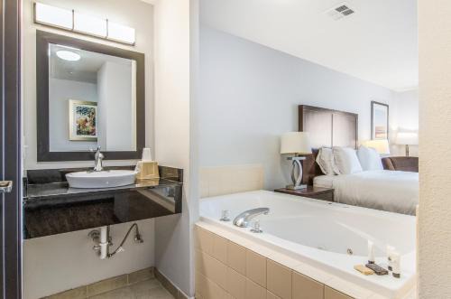 Des Moines Hotel | Convenient Stay at Red Lion Inn & Suites Des Moines