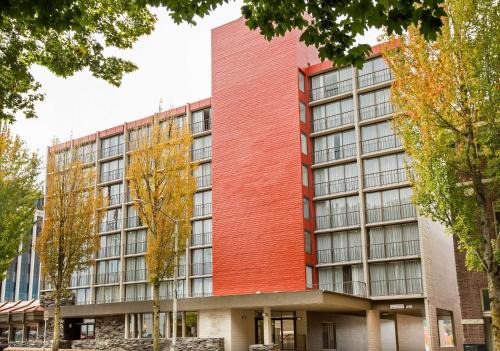 Olympia Hotel | Inviting Stay at Red Lion Inn & Suites Olympia, Governor Hotel