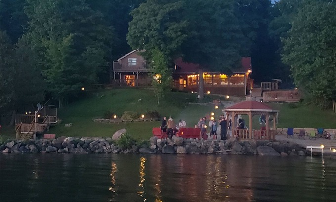 Manitoulin District Cabin | Experience Relaxation at Red Lodge Resort with Ocean Views