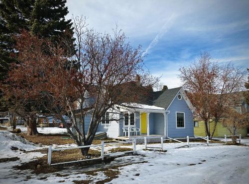 Red Lodge House | Cozy Family Retreat at Red Lodge Town Cottage