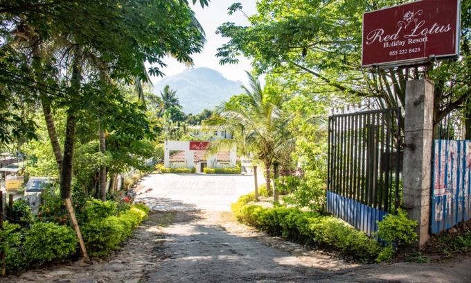 Badulla Hotel | Budget-Friendly Red Lotus Holiday Resort with Breakfast Included
