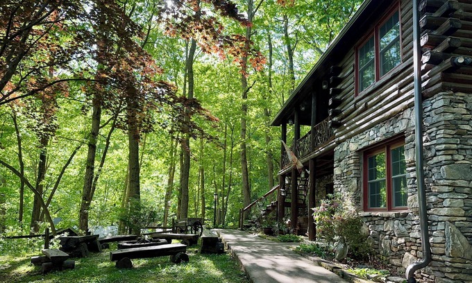 Waynesville Cabin | Top-Rated Red Maple Retreat: Spa, Hot Tub & Breakfast Included