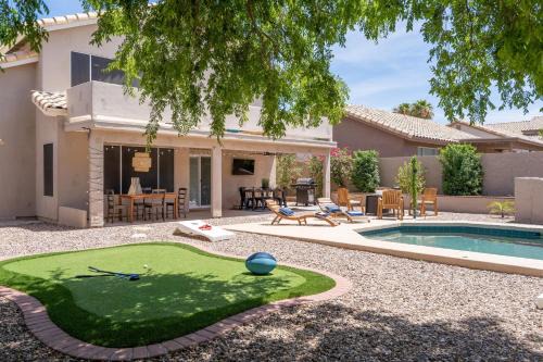East Mesa House | Red Mountain Retreat: Pet-Friendly Getaway with Pool & 10/10 Score