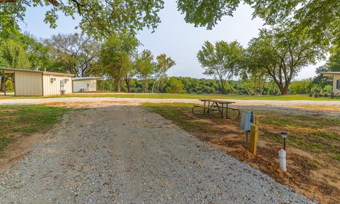 Albany House | Cozy Red River RV Lot B with Family-Friendly Pool Access