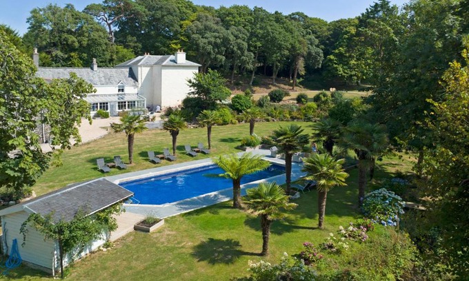 Camborne Resort | Red River Stables - Guest Rated 10/10 with Pool & Ocean View