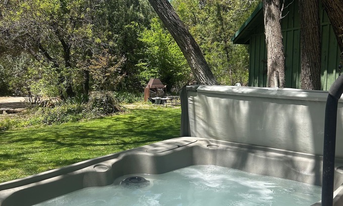 Sedona House | Private Retreat with Red Rock Canyon Views & Unique Artist Touches