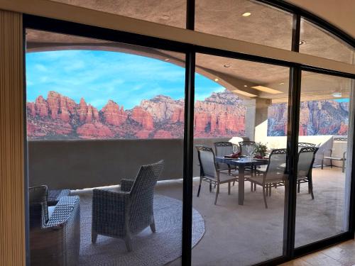 Sedona House | Experience the Red Rock Extravaganza with Spa & Breakfast