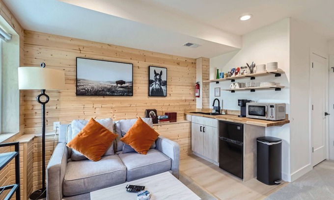 Applewood West Apartment | Red Rocks Base, 1BR Suite w Kitchenette