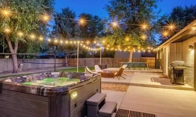 Applewood Villages House | Relax at New Red Rocks Haus: Gym, Hot Tub & Sauna Await!