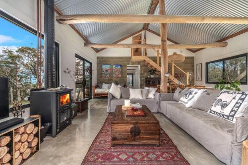 Browns Mountain House | Explore Red Rocks Mountain Retreat: Pet-Friendly Getaway