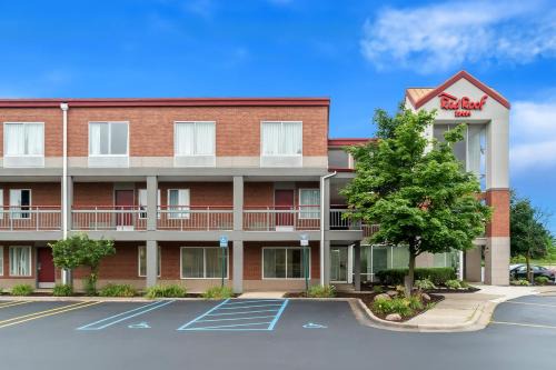 Auburn Hills Hotel | Pet-Friendly Red Roof Inn Auburn Hills with Pool Access