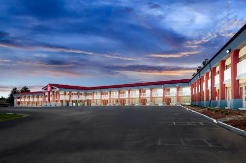 Berea Hotel | Pet-Friendly Retreat at Red Roof Inn Berea - Rated 8.2/10
