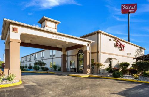Carrollton Hotel | Budget-Friendly Stay at Red Roof Inn Carrollton