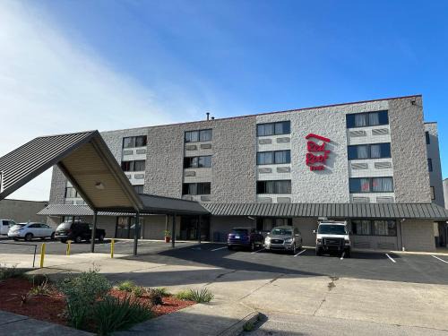 Spring Hill Hotel | Budget-Friendly Stay at Red Roof Inn Dunbar - Pet Friendly!
