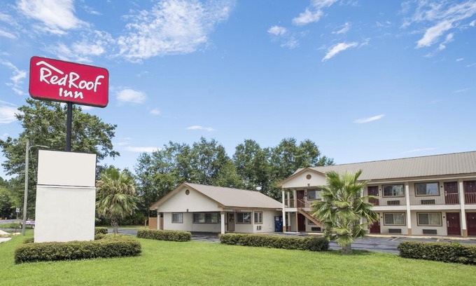 Chipley Hotel | Pet-Friendly Retreat at Red Roof Inn Chipley Awaits You