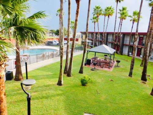 Central City Hotel | Pet-Friendly Getaway at Red Roof Inn Corpus Christi North