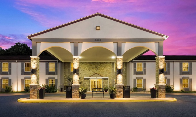 Dahlgren Hotel | Cozy Red Roof Inn Dahlgren Near Naval Base with Pool & Spa