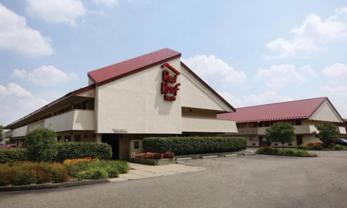 Madison Heights Hotel | Budget-Friendly Red Roof Inn Detroit with Pet-Friendly Amenities
