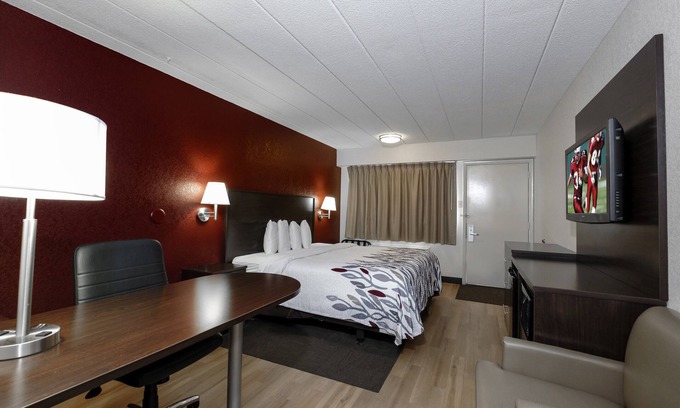 Troy Hotel | Budget-Friendly Stay at Red Roof Inn Detroit - Troy