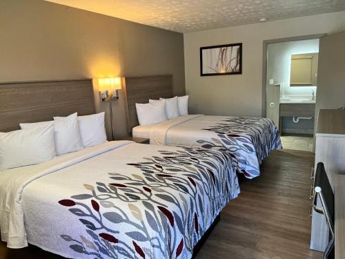 Georgetown Hotel | Comfortable Stay at Red Roof Inn Georgetown, KY with Hot Tub