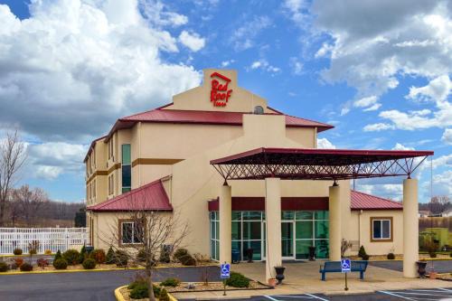 Mount Saint Francis Hotel | Comfortable Red Roof Inn Georgetown - Ideal for Families & Pets