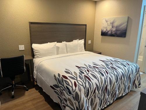 Haltom City Hotel | Pet-Friendly Retreat at Red Roof Inn Haltom City