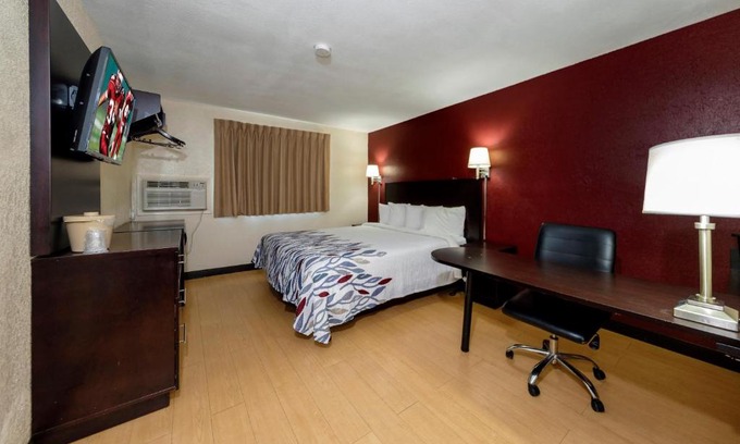 Northside Hotel | Budget-Friendly Red Roof Inn Jacksonville - Cruise Port