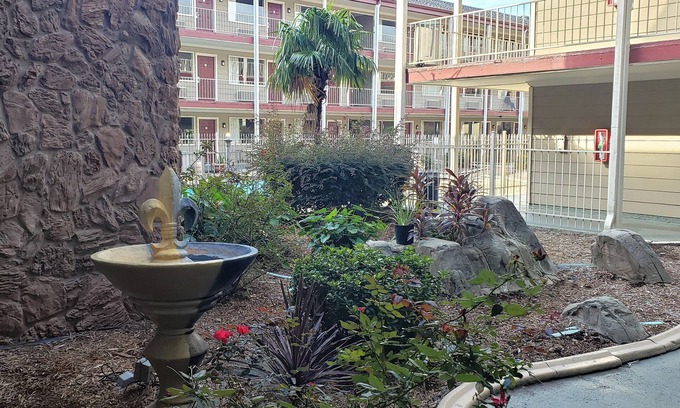 Kenner - Louis Armstrong International Airport Hotel | Relax at Red Roof Inn Kenner near New Orleans Airport