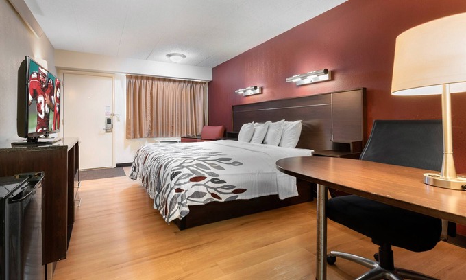 Lafayette Hotel | Comfortable Stay at Red Roof Inn Lafayette - Purdue University