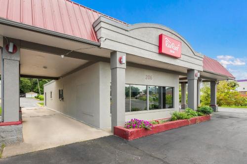 Lenoir Hotel | Convenient Stay at Red Roof Inn Lenoir with Pet-Friendly Perks