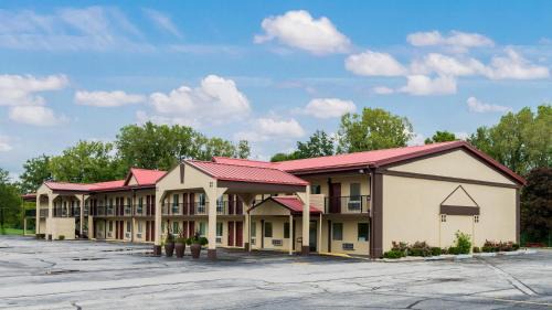 Marion Hotel | Pet-Friendly Retreat at Red Roof Inn Marion, IN
